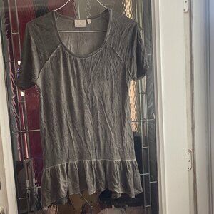 Dantelle Womens XL Gray BOHO Faded Wash Short Sleeve Tunic Stretch Ruffle Hem